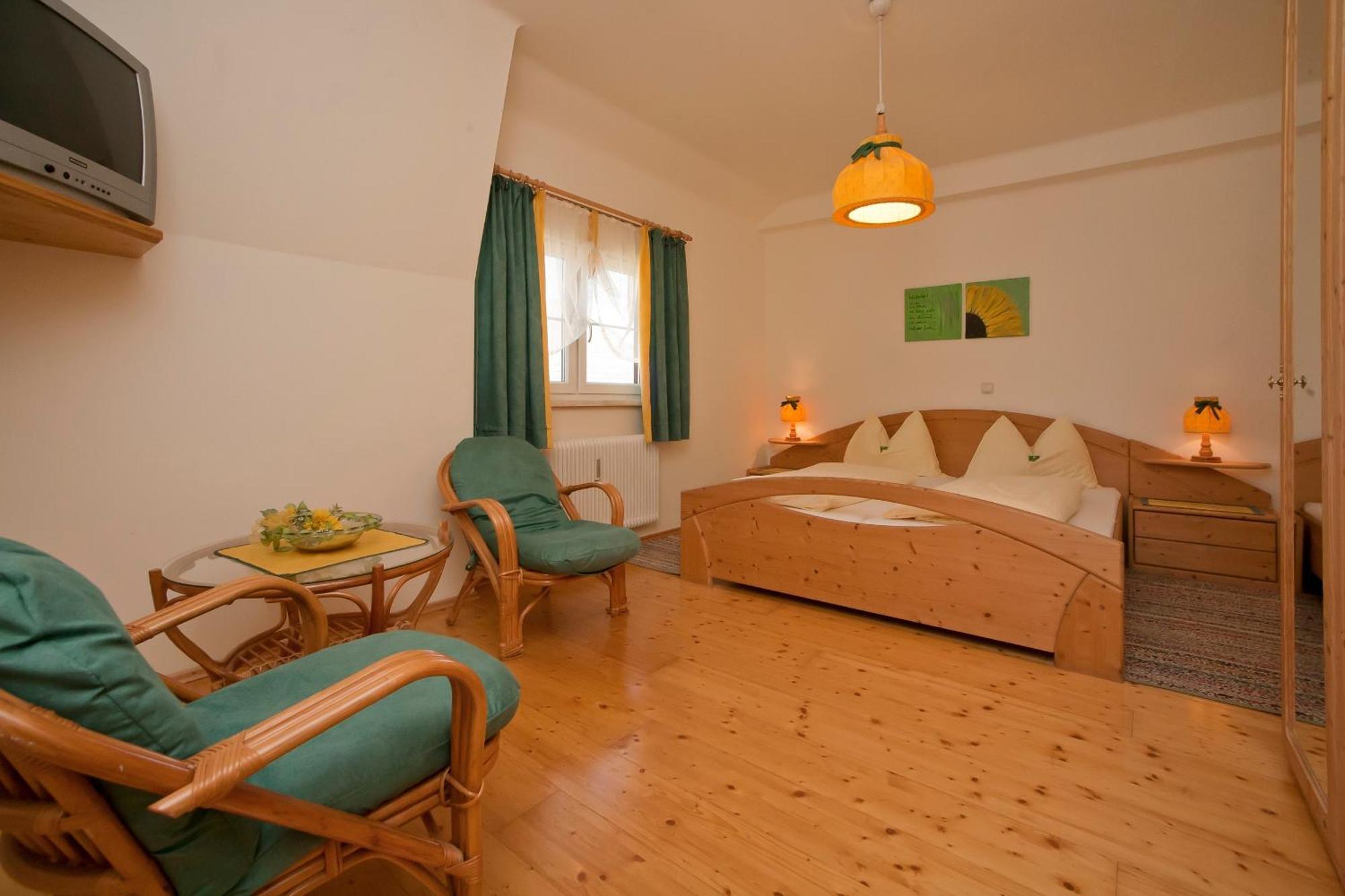 Bio-Bauernhof-Hotel Matlschweiger Lassing  Экстерьер фото